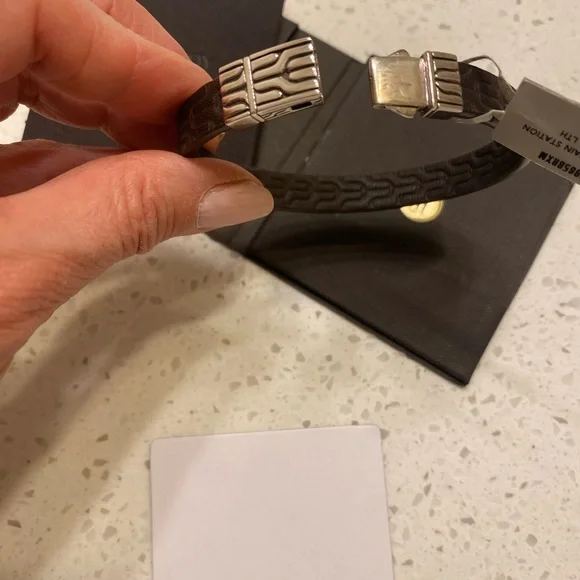 JOHN HARDY LEATHER STATION
BRACELET - Picture 9 of 10
